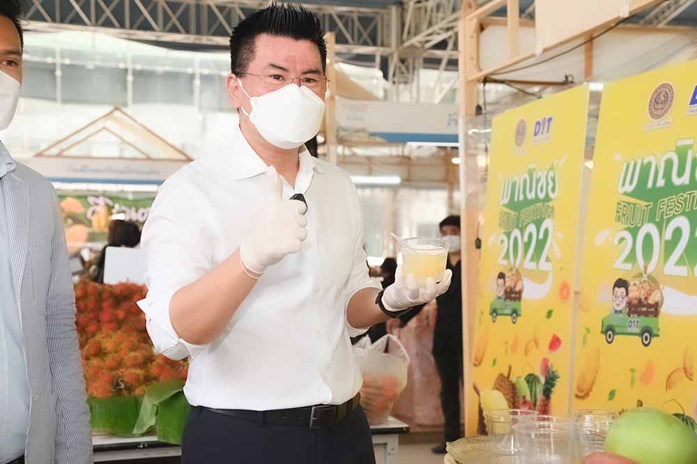 ตลาดเที่ยวได้ สไตล์ไทยๆ "Village to Town"