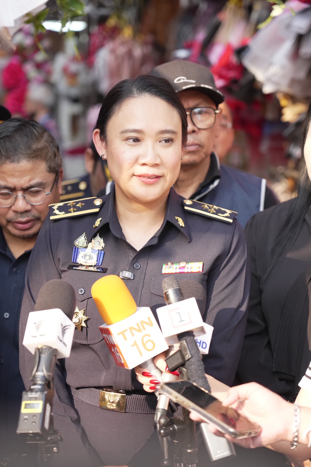 ข่าวเลขที่ 76/2569 “พาณิชย์” ลุยปากคลอง สำรวจตลาดดอกไม้วาเลนไทน์คึกคัก อากาศเย็นส่งผลให้ดอกไม้สวยและราคาถูกกว่าปีก่อน (14 กุมภาพันธ์ 2569)