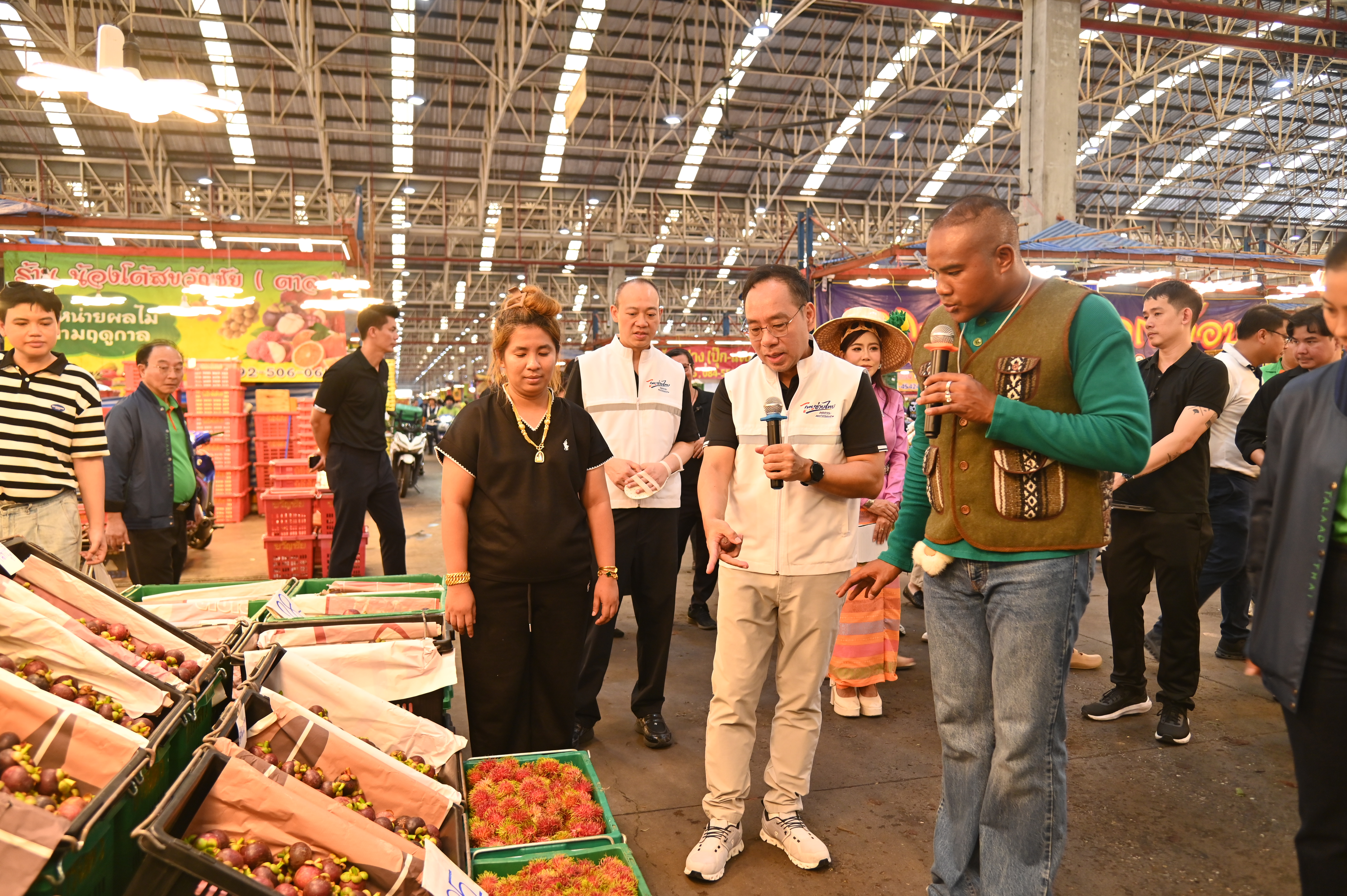 ข่าวเลขที่ 158/2569 พาณิชย์ลุยบริหารจัดการผลไม้ปี 69 ดึงตลาดกลาง–ตลาดสดทั่วประเทศดูดซับผลผลิต หนุนรายได้เกษตรกร (6 มิถุนายน 2569)