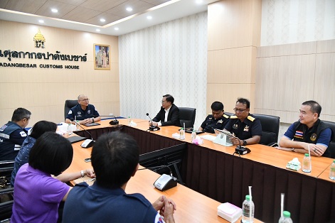 พาณิชย์เฝ้าติดตามพื้นที่ชายแดน  ป้องกันลักลอบนำเข้าน้ำมันปาล์ม