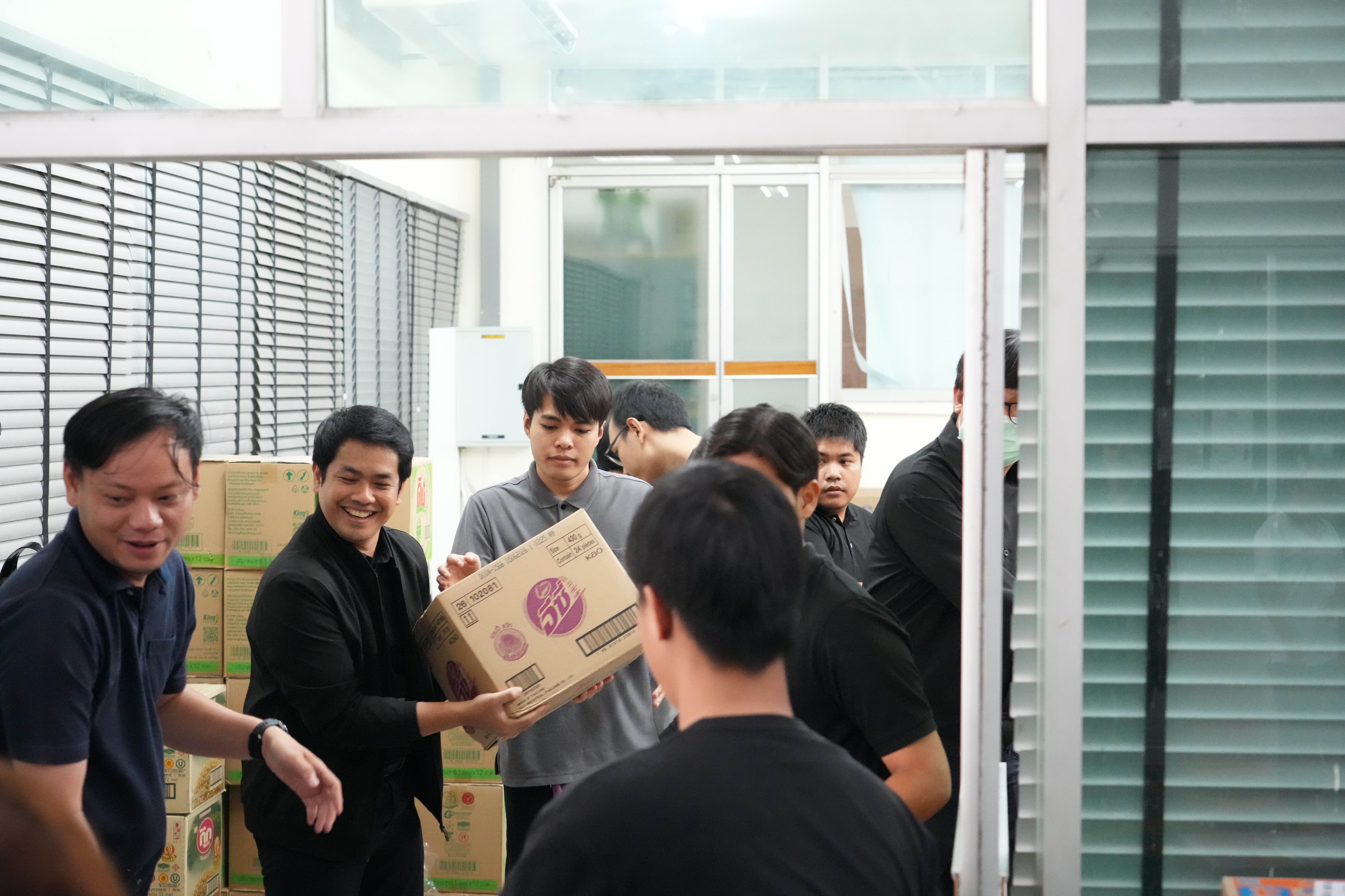 กรมการค้าภายใน ร่วมบรรจุถุงยังชีพเพื่อช่วยเหลือผู้ประสบภัยน้ำท่วมจังหวัดน่าน