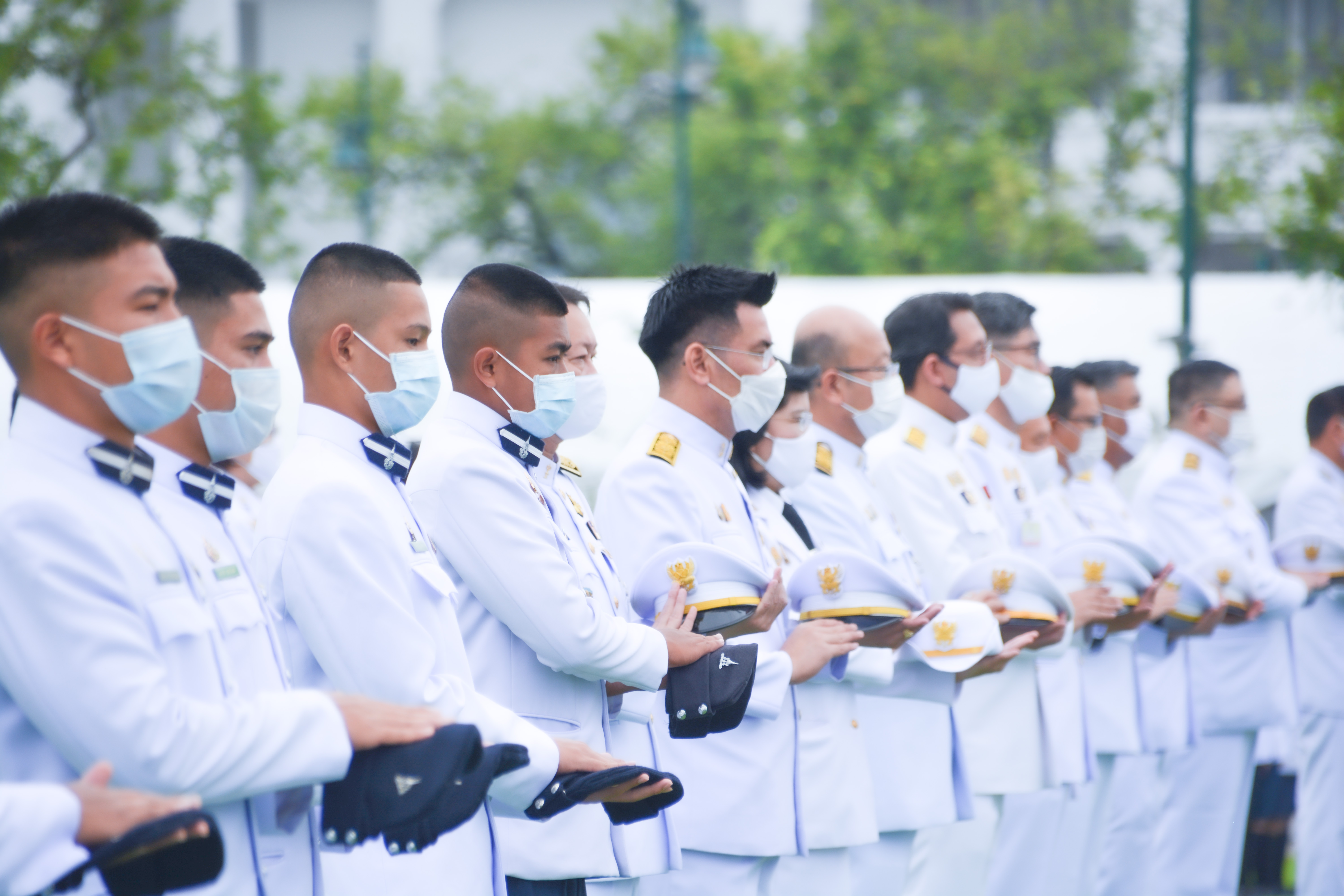 กรมการค้าภายในร่วมวางพวงมาลาและถวายบังคมเนื่องในวันคล้ายวันสวรรคต ร.9