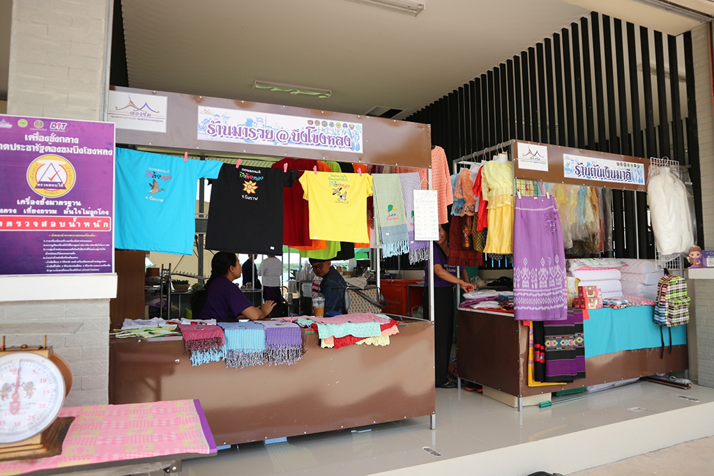 67689_แผงค้าเสื้อผ้า.jpg
