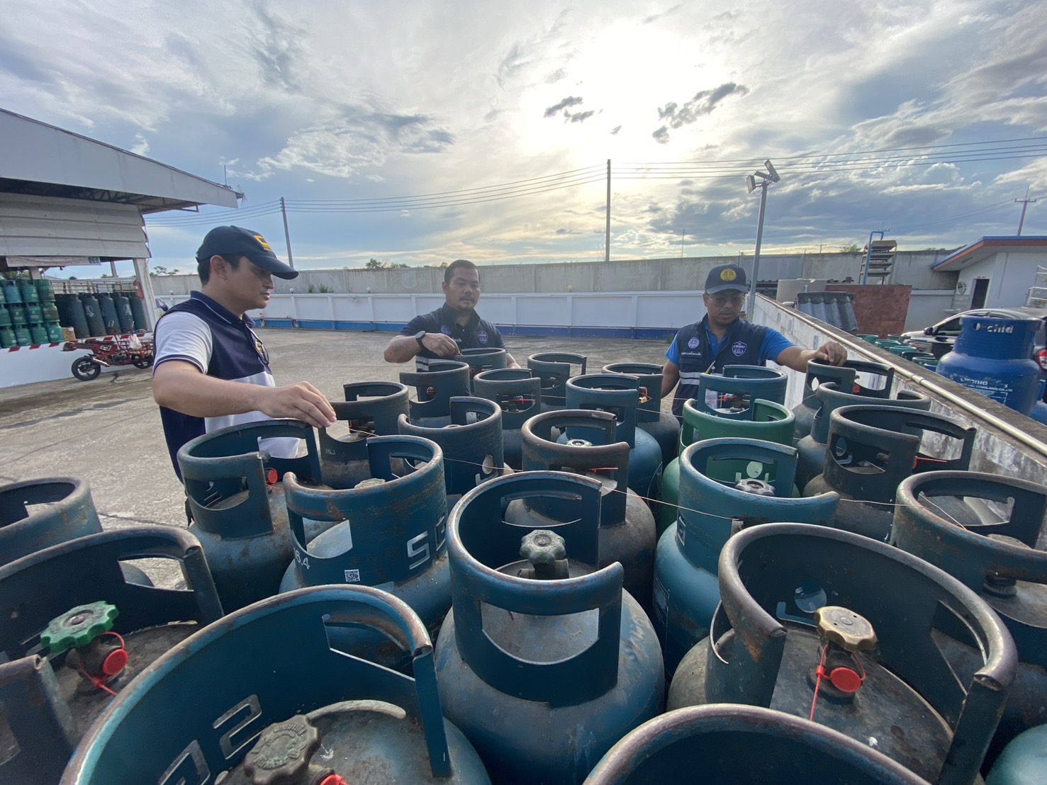 ข่าวเลขที่ 16/2569 DIT ร่วม CIB บุกจับโรงบรรจุก๊าซหุงต้ม บรรจุน้ำหนักขาด สร้างความเสียหายให้แก่ประชาชน ลุยตรวจต่อเนื่อง สร้างความเชื่อมั่นแก่ประชาชน  (23 ตุลาคม 2568)