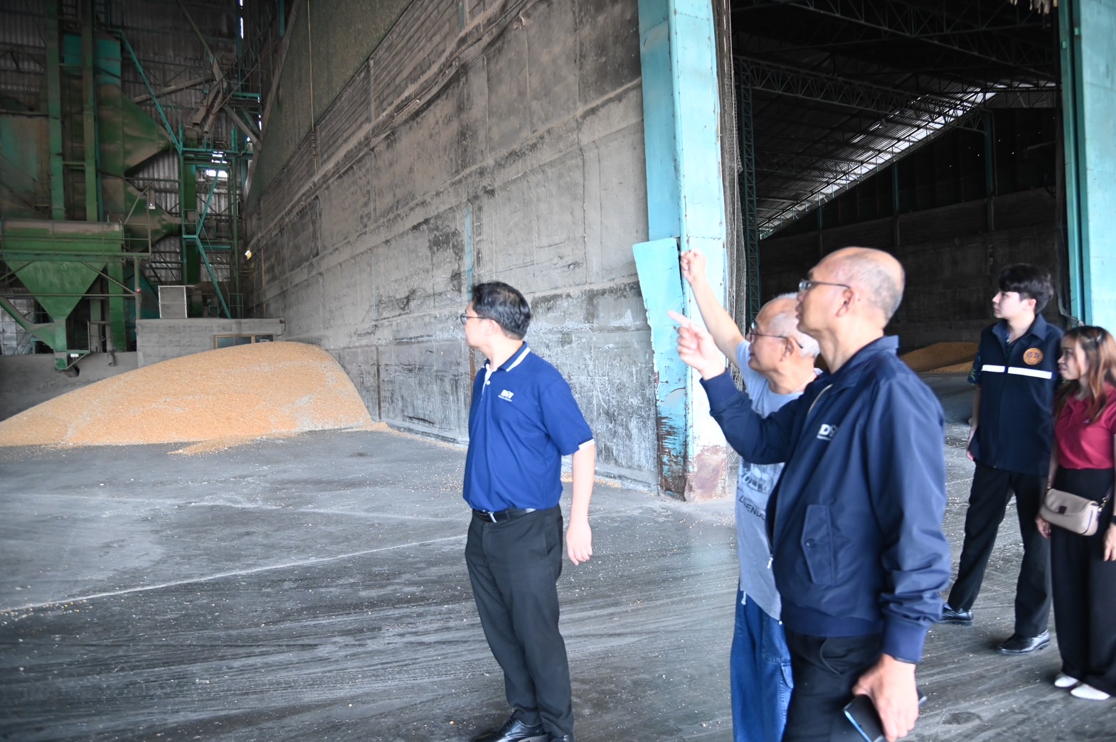 พาณิชย์ลงพื้นที่เพชรบูรณ์ติดตามสถานการณ์รับซื้อข้าวโพดเลี้ยงสัตว์ พร้อมเดินหน้าแก้ปัญหาให้เกษตรกร ย้ำโรงงานผลิตอาหารสัตว์ให้รับซื้อผลผลิตจากผู้รวบรวมอย่างต่อเนื่อง