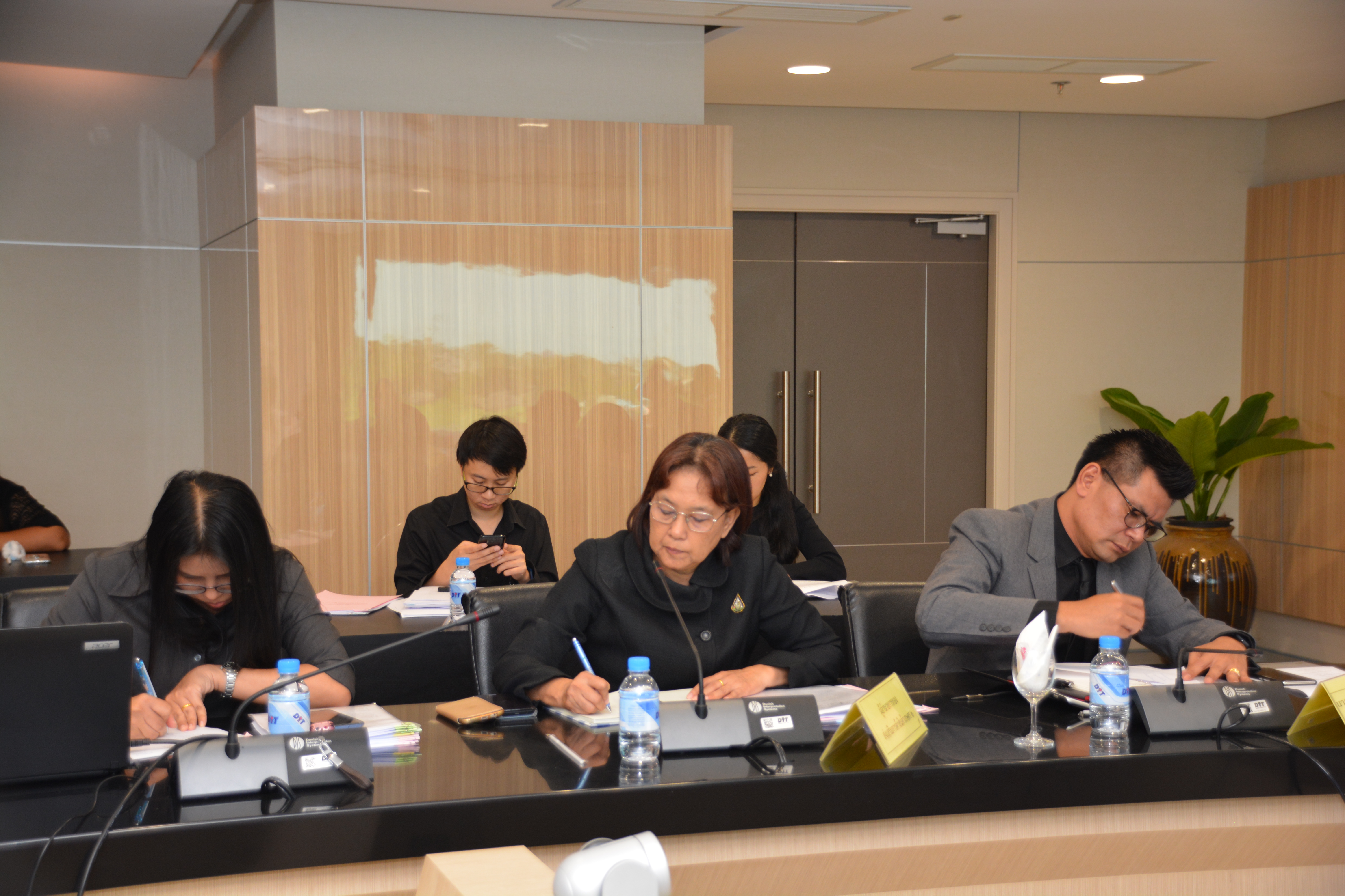 อธิบดีกรมการค้าภายใน ประชุมหารือสถานการณ์ และแก้ไขปัญหาราคามันสำปะหลังตกต่ำ