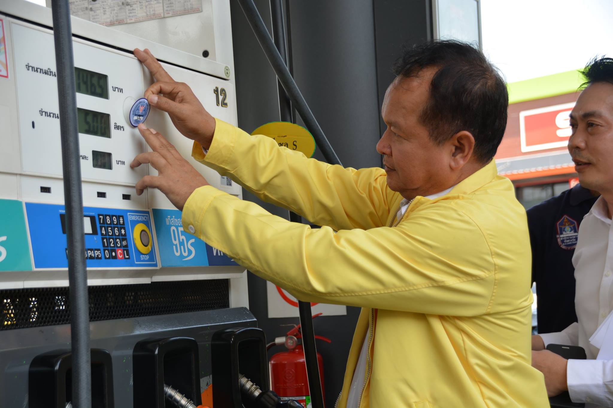 พาณิชย์คุมเข้มการตรวจสอบมาตรวัดน้ำมันเชื้อเพลิง มาตรวัดก๊าซ LPG, NGV ตามสถานีบริการก่อนช่วงวันหยุดเทศกาลสงกรานต์