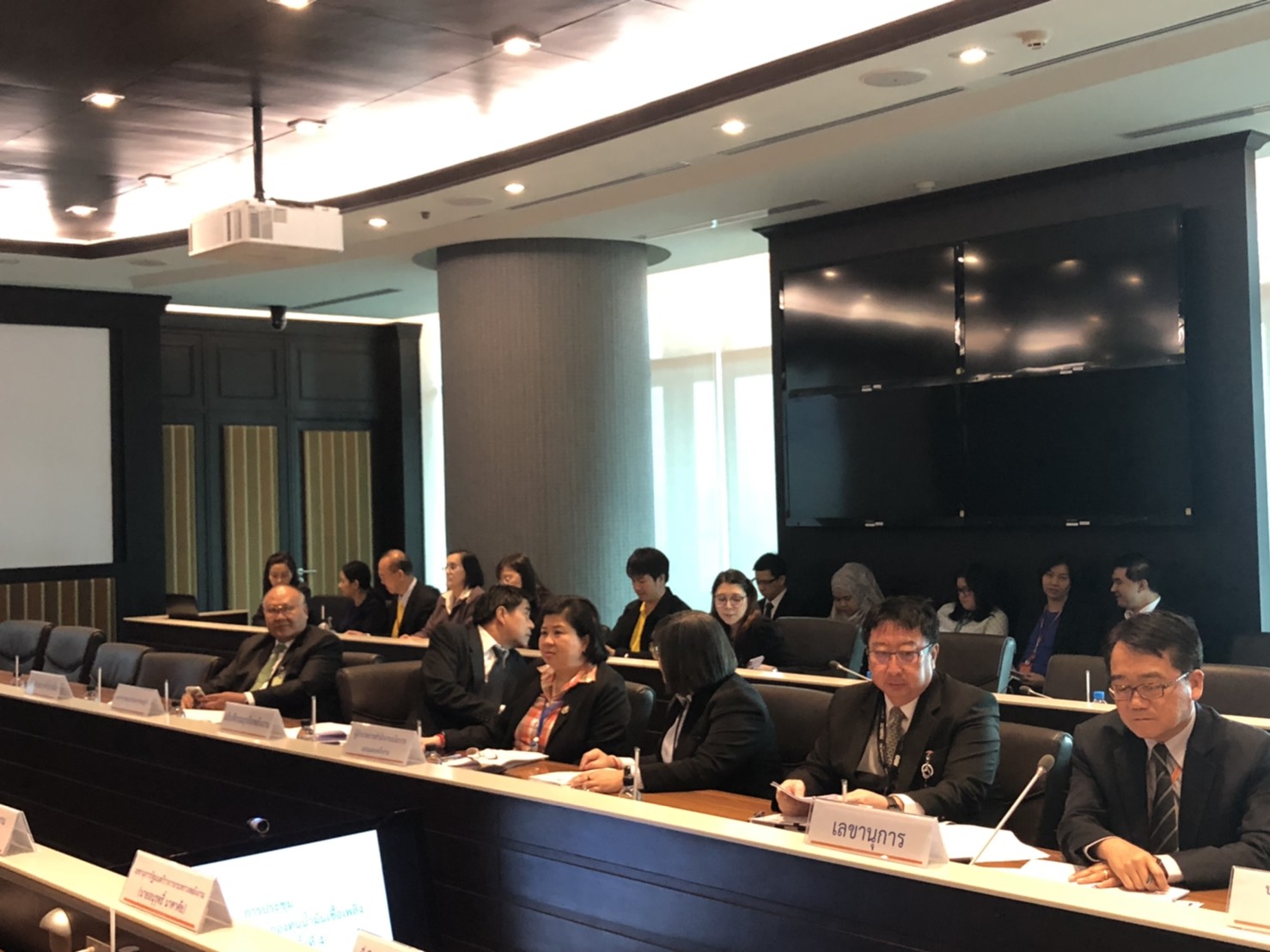 รองอธิบดีกรมการค้าภายใน เข้าร่วมประชุมคณะกรรมการบริหารกองทุนน้ำมันเชื้อเพลิง 