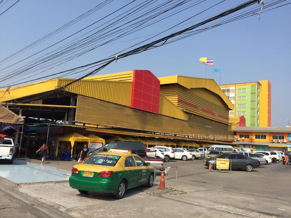 22515_ด้านหน้าตลาด.jpg