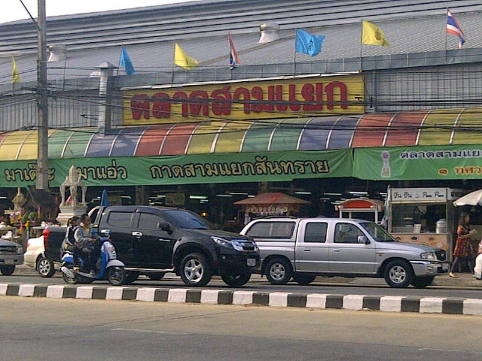 23318_ด้านหน้าตลาด.jpg