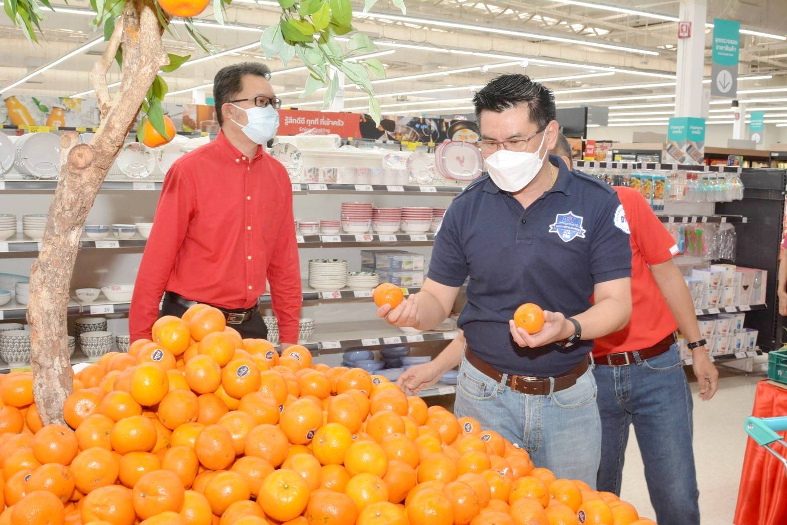 อธิบดีกรมการค้าภายใน ติดตามการจำหน่ายสินค้าภายใต้โครงการ "พาณิชย์ลดราคา ตรุษจีนปีเสือทอง 2565"