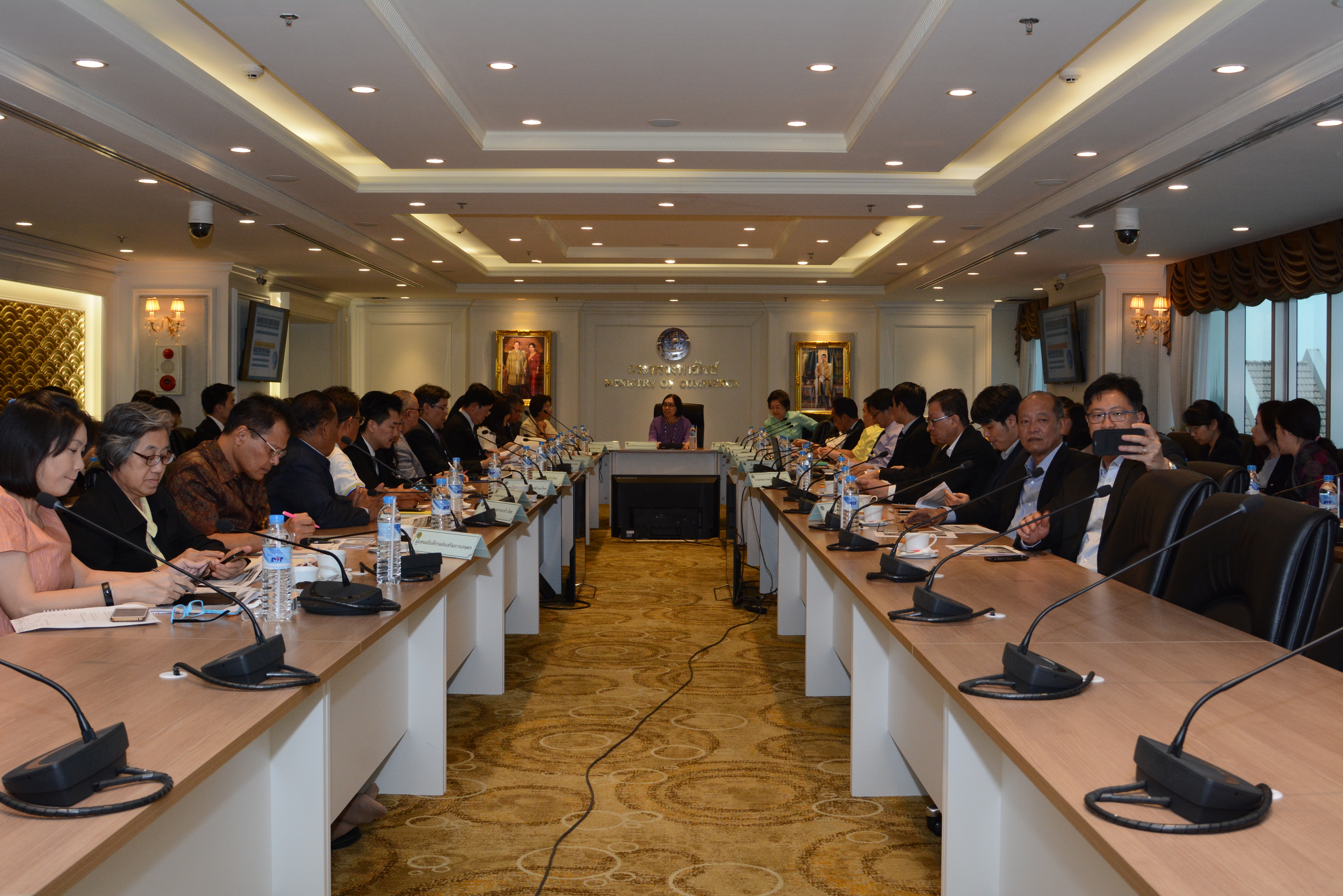 การประชุมหารือประเมินสถานการณ์การผลิตและการตลาดข้าว