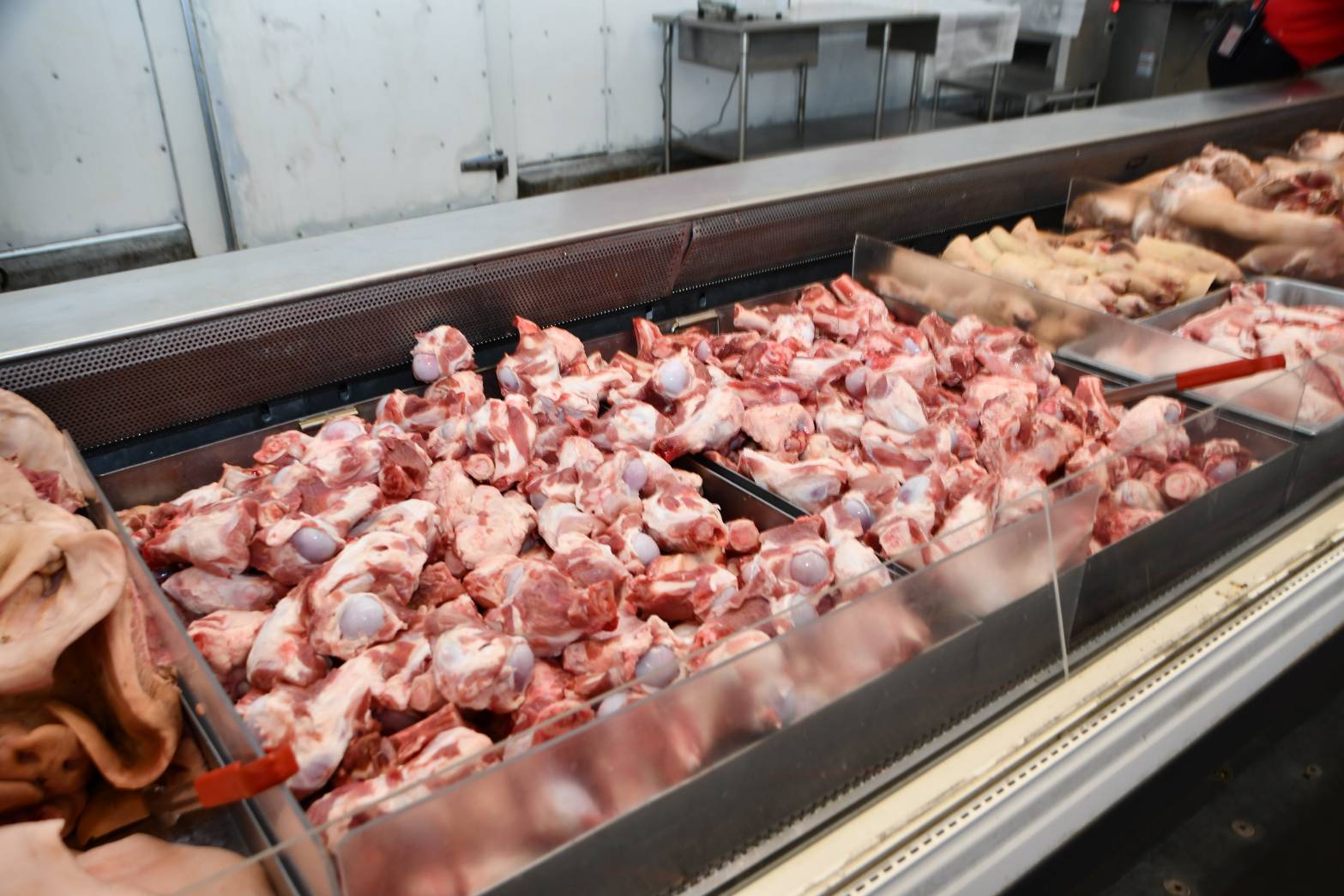 ตรวจเยี่ยมการจำหน่ายสินค้าราคาพิเศษในช่วงเทศกาลตรุษจีน