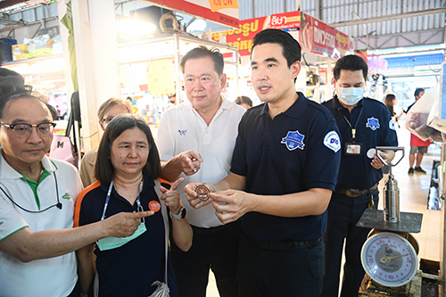 ติดตามสถานการณ์ราคาสินค้า อาหารสดและสินค้าอุปโภคบริโภค พบราคาปรับลดลง กระตุ้นการจับจ่ายใช้สอย