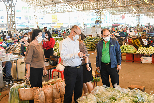 ตรวจติดตามสถานการณ์ราคาผัก