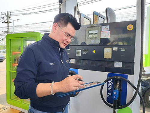 พาณิชย์ตรวจสอบความเที่ยงตรงมาตรวัดสถานีบริการน้ำมันเชื้อเพลิงช่วงเทศกาลสงกรานต์