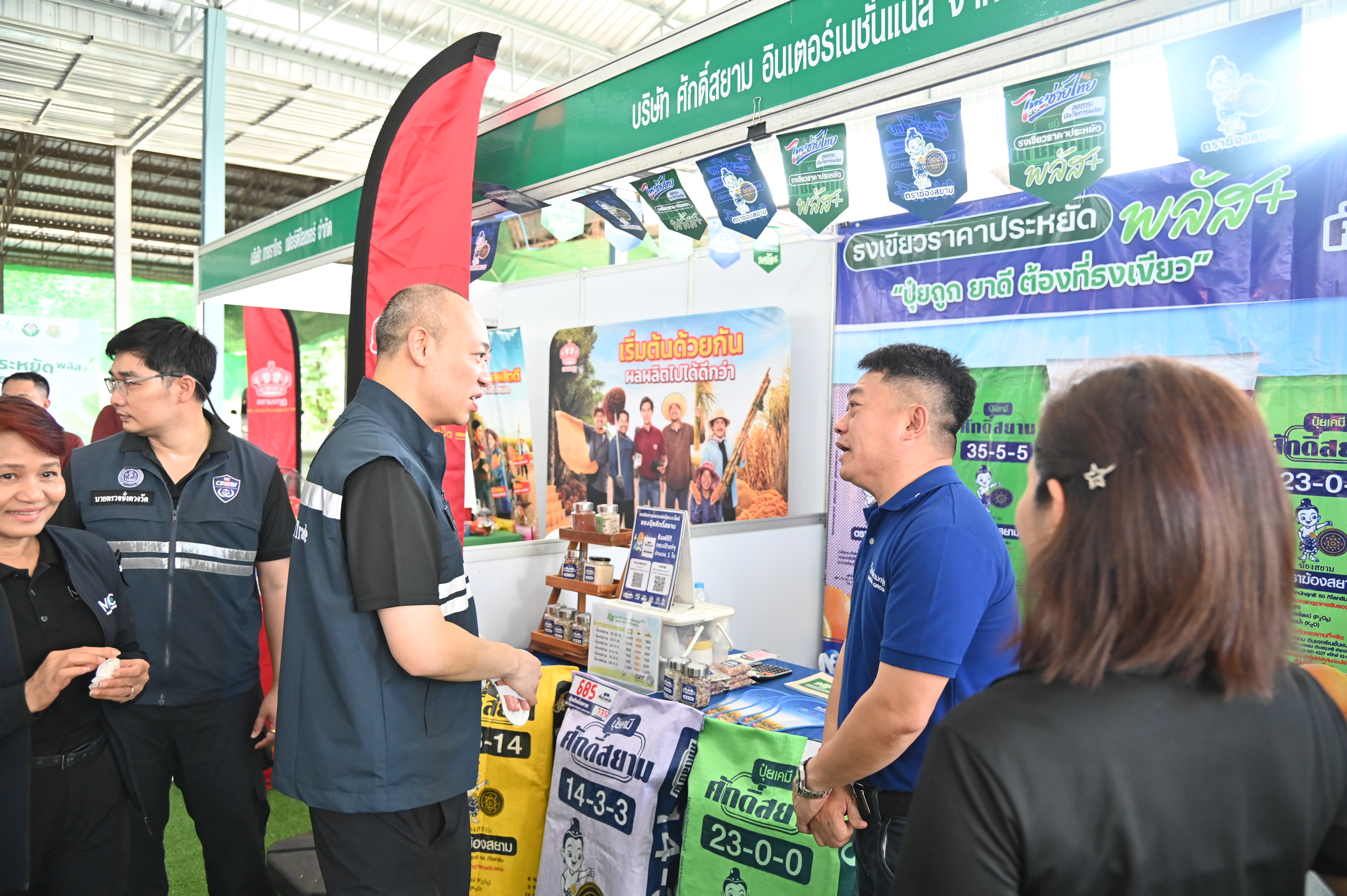 ข่าวเลขที่ 133/2569 เริ่มแล้ว! พาณิชย์จัดงาน "ธงเขียวราคาประหยัดพลัส" จ.กำแพงเพชร ช่วยลดต้นทุนเกษตรกร สูงสุด 2,100 บาทต่อครัวเรือน (6 พฤษภาคม 2569)