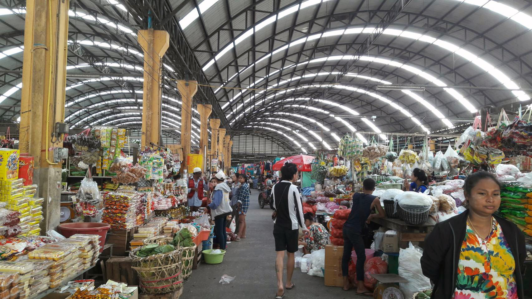 รองอธิบดีลงพื้นที่ติดตามราคาสินค้าอุปโภคบริโภค