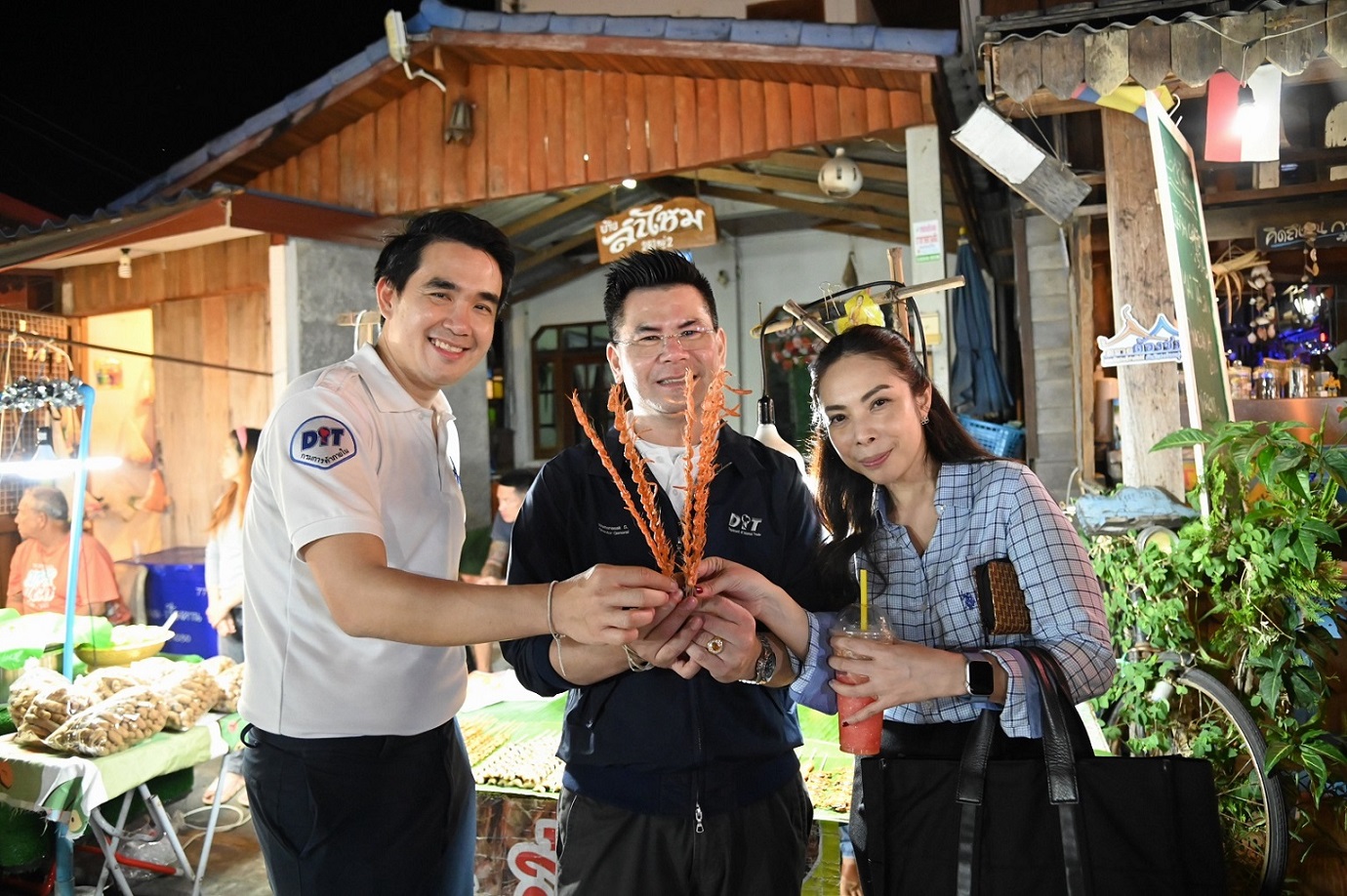 "พาณิชย์" ชวนเที่ยวรับลมหนาว @ตลาดต้องชม ถนนคนเดินเชียงคาน