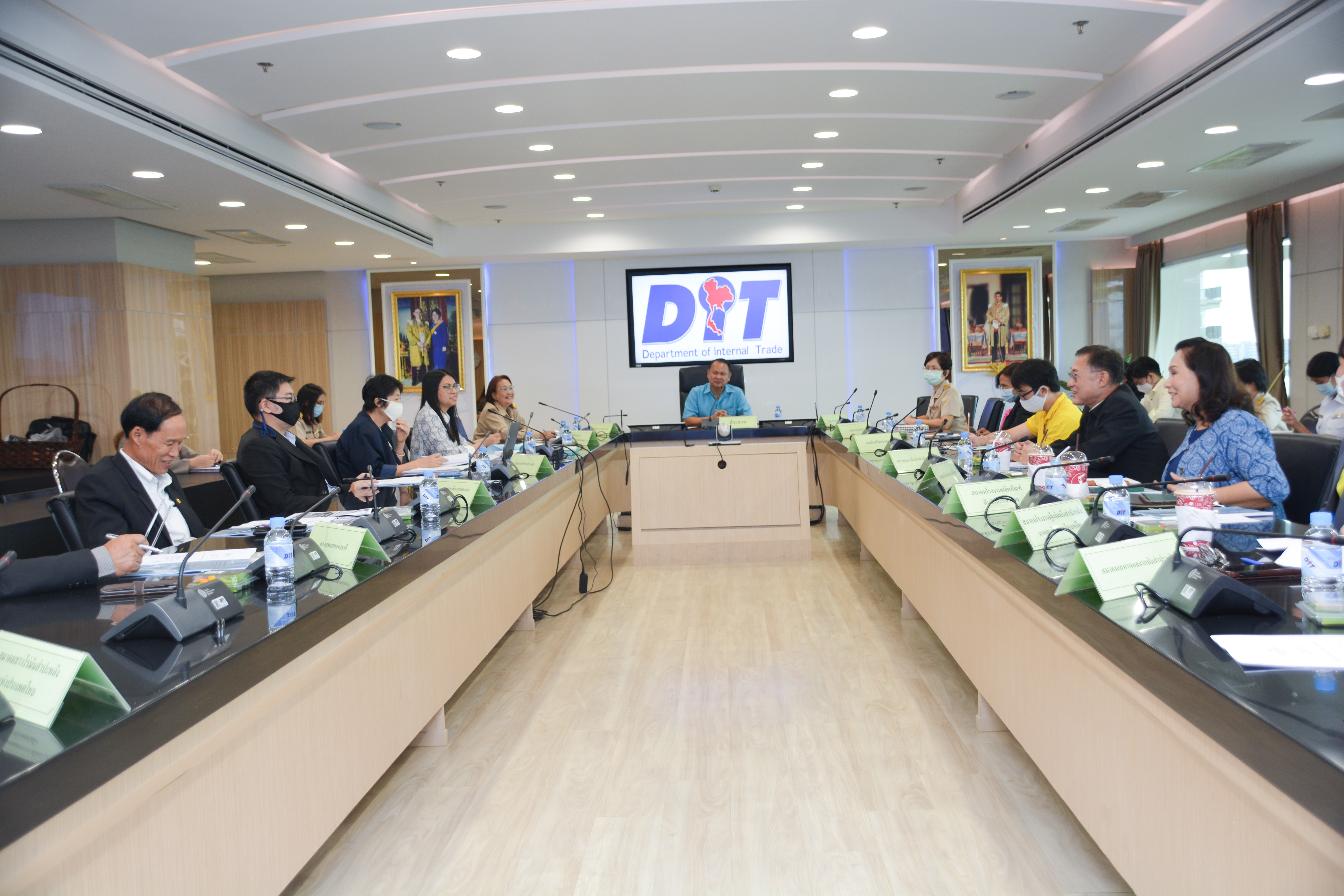 อธิบดีประชุมคณะอนุกรรมการกำกับดูแลและกำหนดเกณฑ์กลางอ้างอิงโครงการประกันรายได้เกษตรกรผู้ปลูกมันสำปะหลัง ครั้งที่ 9/2563