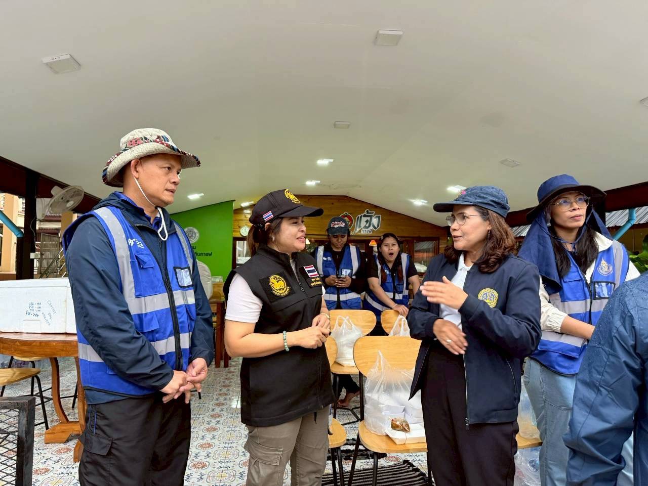 ข่าวเลขที่ 40/2569 พาณิชย์สั่งด่วน! ตั้ง War Room เกาะติดน้ำท่วมใต้ เดินหน้าประสานสินค้าอุปโภค–บริโภคจำเป็น สนับสนุนทุกหน่วยในพื้นที่ตามข้อสั่งการนายกรัฐมนตรี (25 พฤศจิกายน 2568)