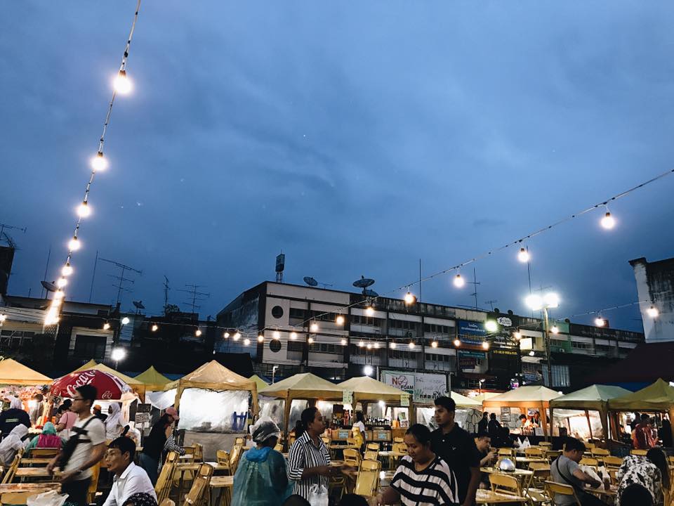 46389_บรรยากาศทานอาหาร.jpg