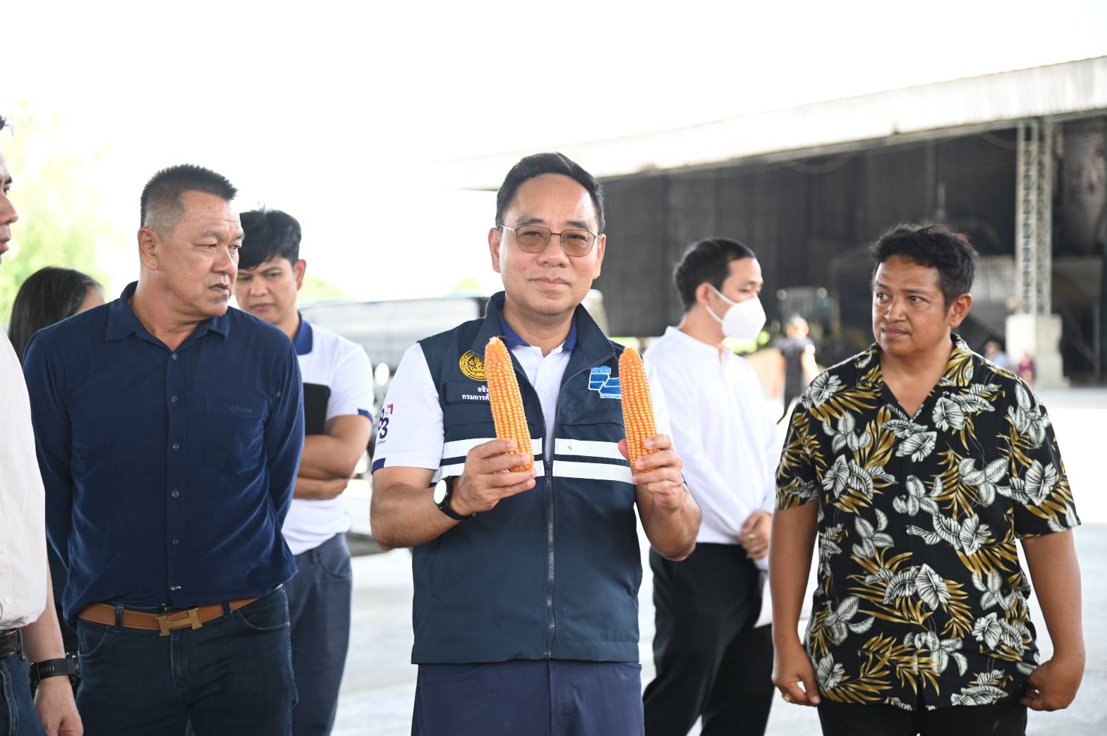 DIT ลงพื้นที่ตรวจสอบติดตามสถานการณ์การรับซื้อข้าวโพดเลี้ยงสัตว์