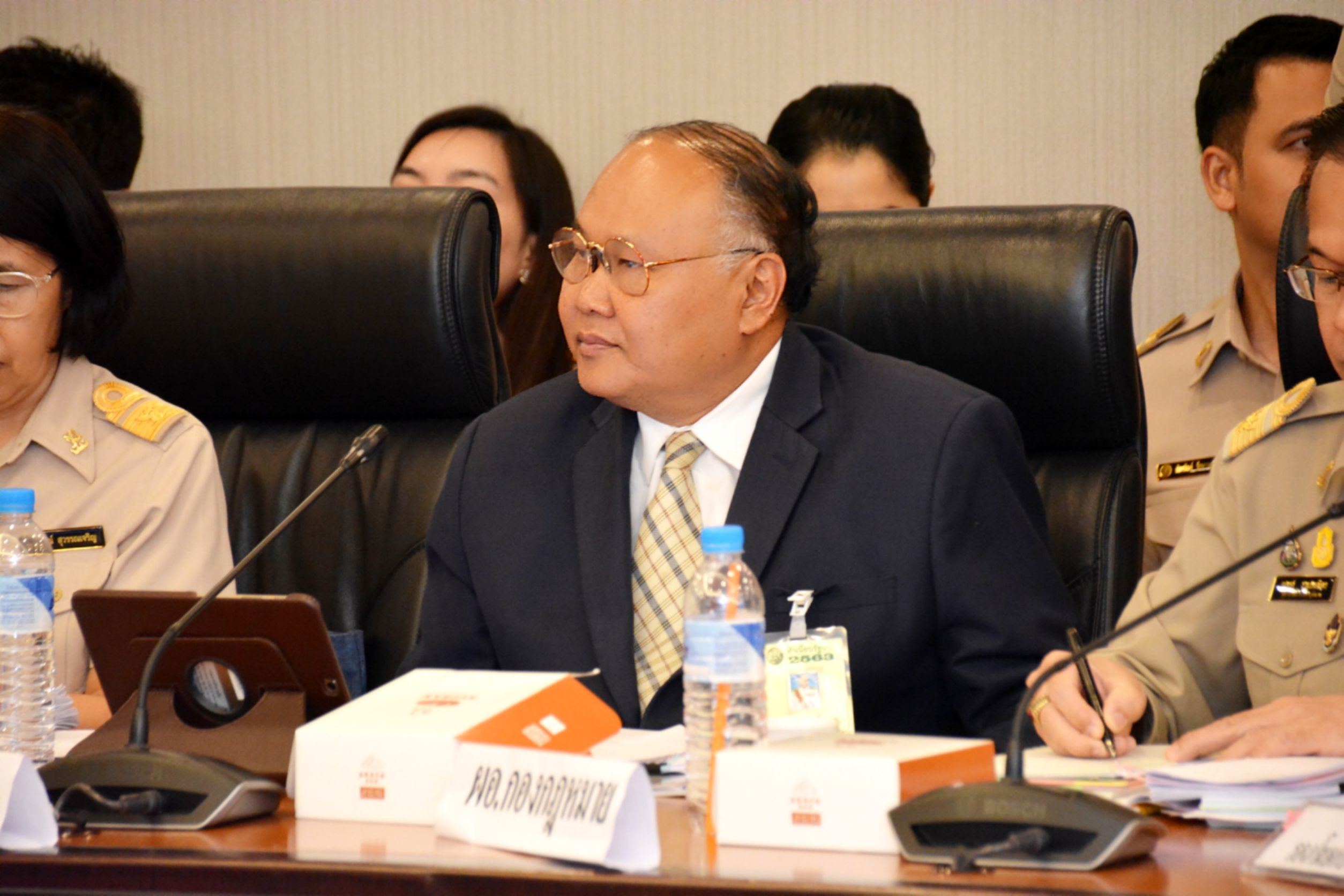 การประชุมการกำหนดแนวทางแก้ไขปัญหาหน้ากากอนามัยขาดแคลน