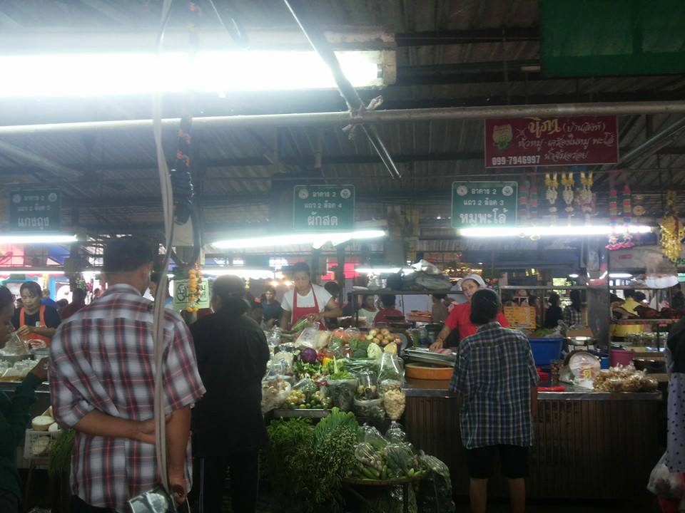 22767_ผู้คนมาซื้อ.jpg