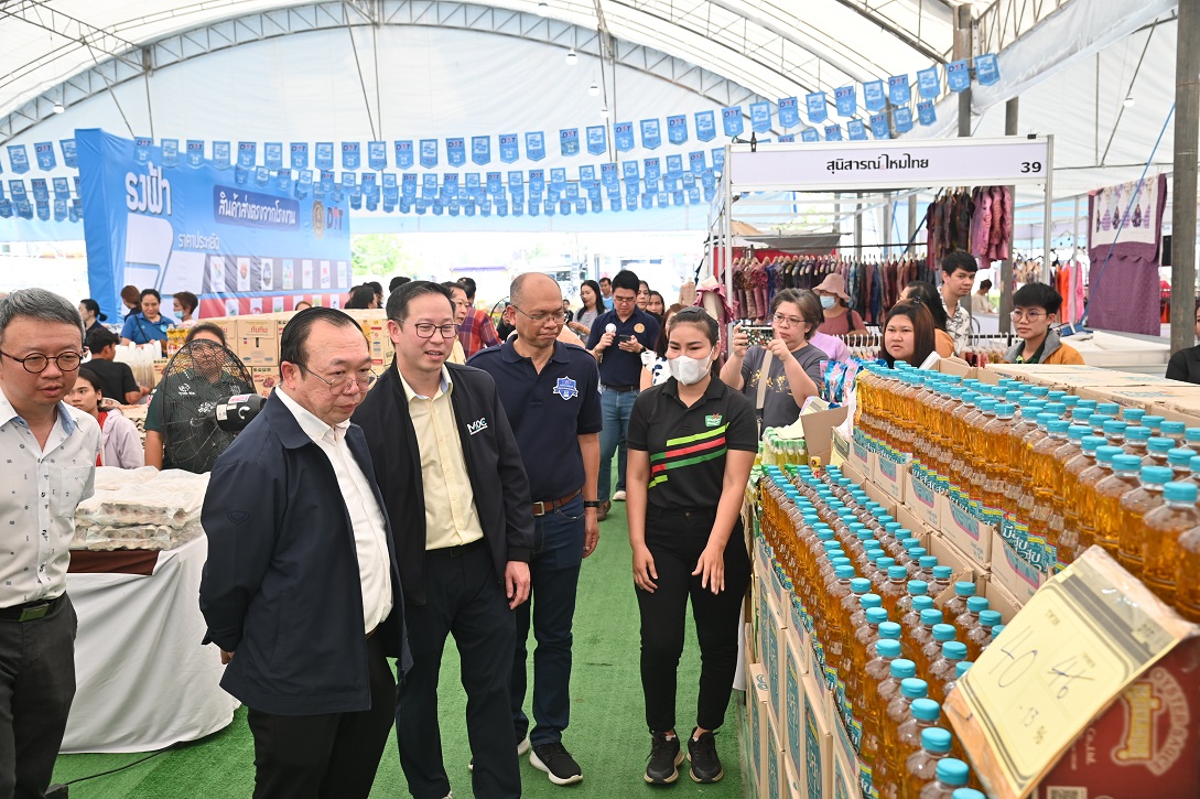 “พาณิชย์” ลดค่าครองชีพประชาชน จัดธงฟ้าราคาประหยัด จ.มหาสารคาม