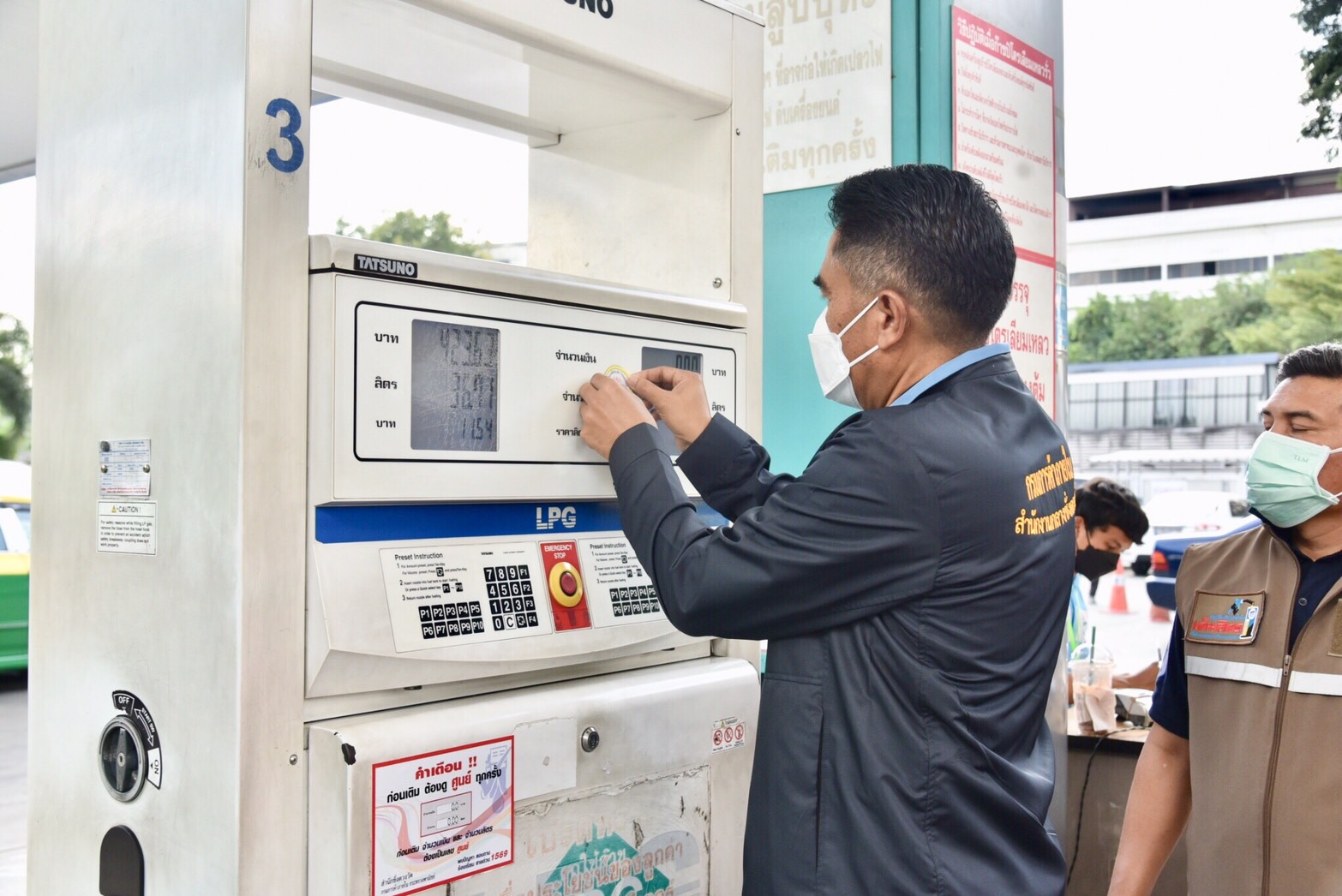 ตรวจติดตามตรวจติดตามความถูกต้องของสถานีบริการน้ำมัน ก๊ซ LPG และ NGV ก่อนปีใหม่