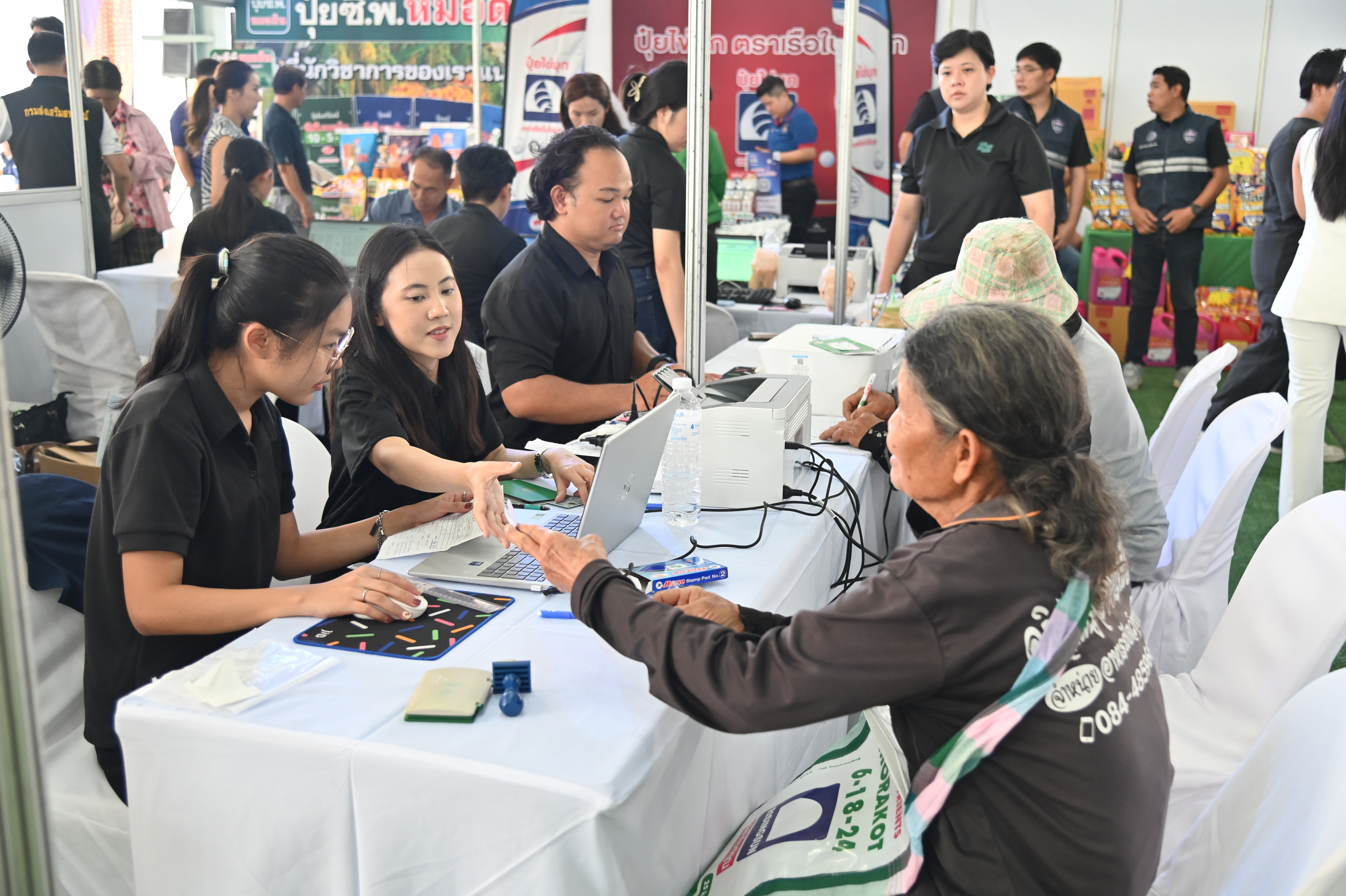 ข่าวเลขที่ 133/2569 เริ่มแล้ว! พาณิชย์จัดงาน "ธงเขียวราคาประหยัดพลัส" จ.กำแพงเพชร ช่วยลดต้นทุนเกษตรกร สูงสุด 2,100 บาทต่อครัวเรือน (6 พฤษภาคม 2569)