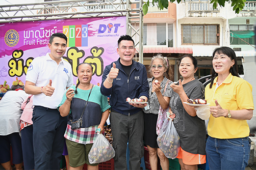 กรมการค้าภายใน ชวนซื้อมังคุดใต้ @รถโมบายพาณิชย์