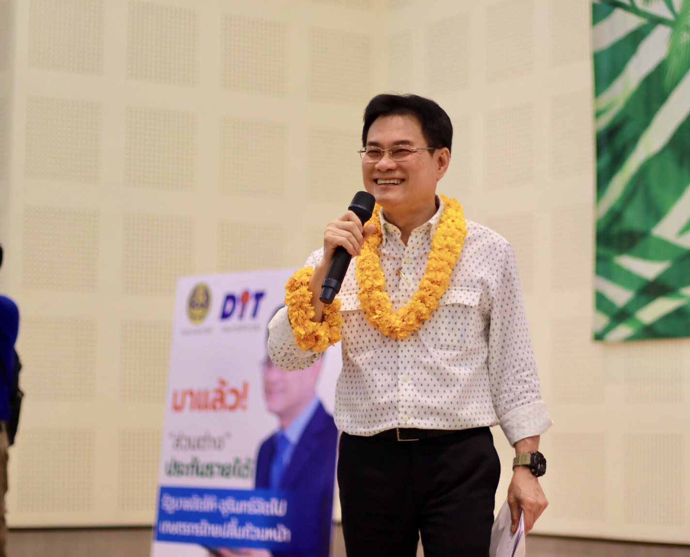รัฐมนตรีว่าการกระทรวงพาณิชย์ประชุมชี้แจงนโยบายประกันรายได้เกษตรกรชาวสวนปาล์มน้ำมัน