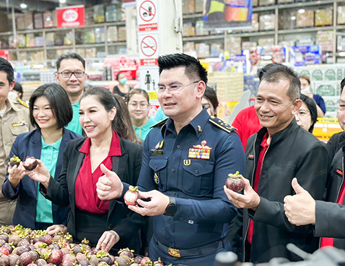 พาณิชย์ร่วมเปิดงานสนับสนุนเกษตรกรไทย ชวนบริโภคผลไม้ตามฤดูกาล